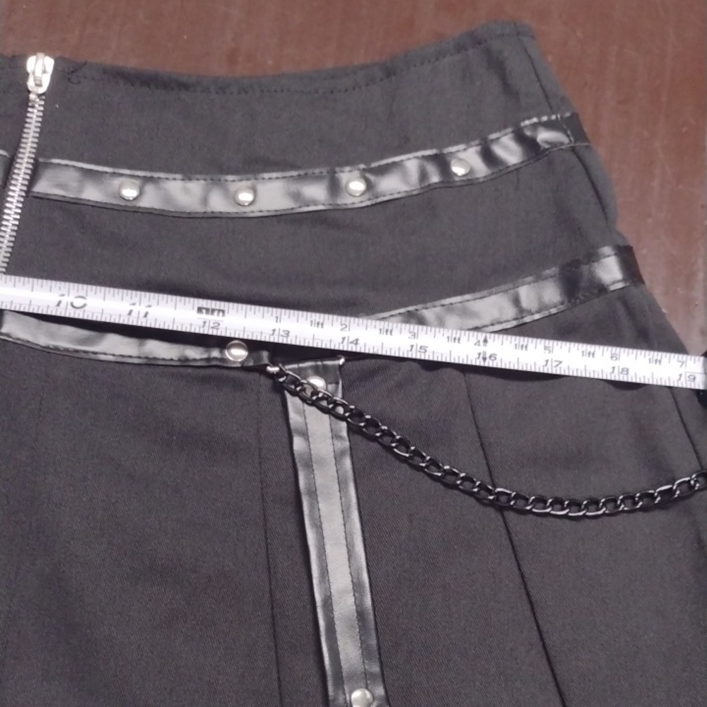 Chic Black Mini Skirt with Chain Accents Goth - Picture 10 of 14